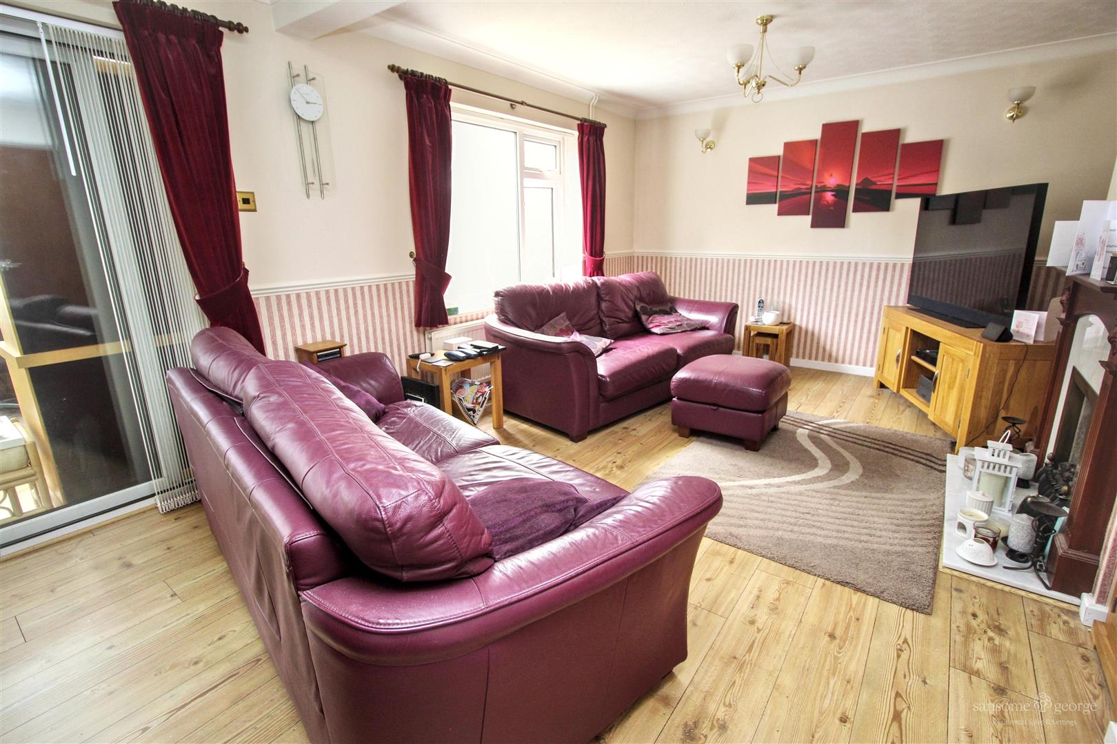 4 bed property in Oak Tree Walk, Reading